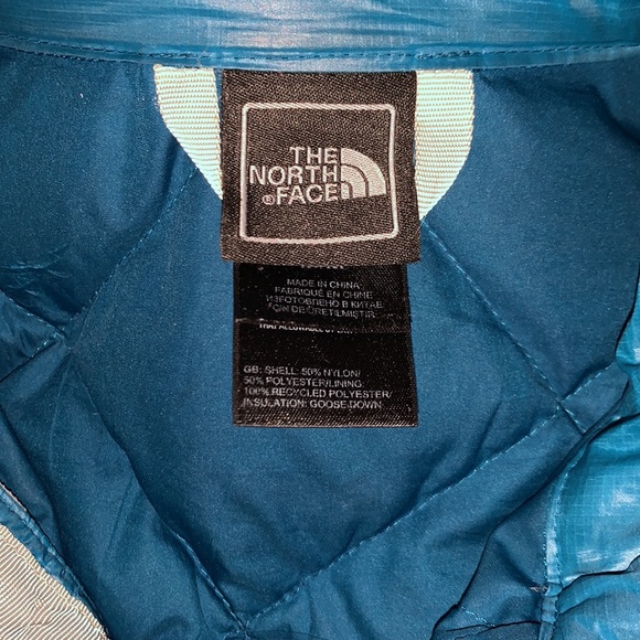 Turquoise the north face light puffer jacket size medium - Picture 3 of 6